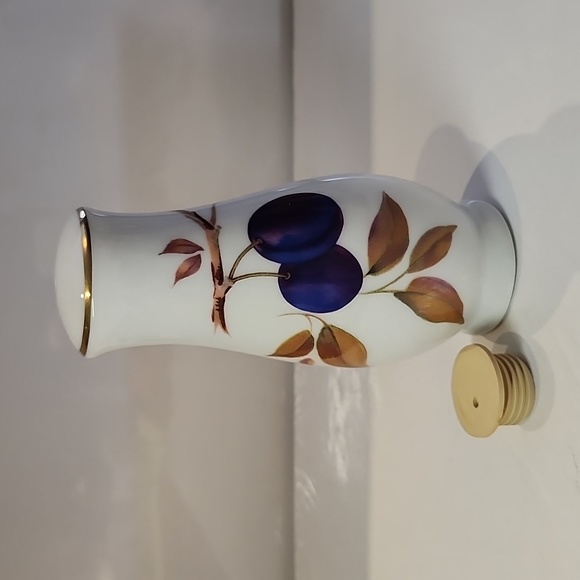 Royal worcester evesham gold pepper tall 6.5" shaker - Picture 3 of 4